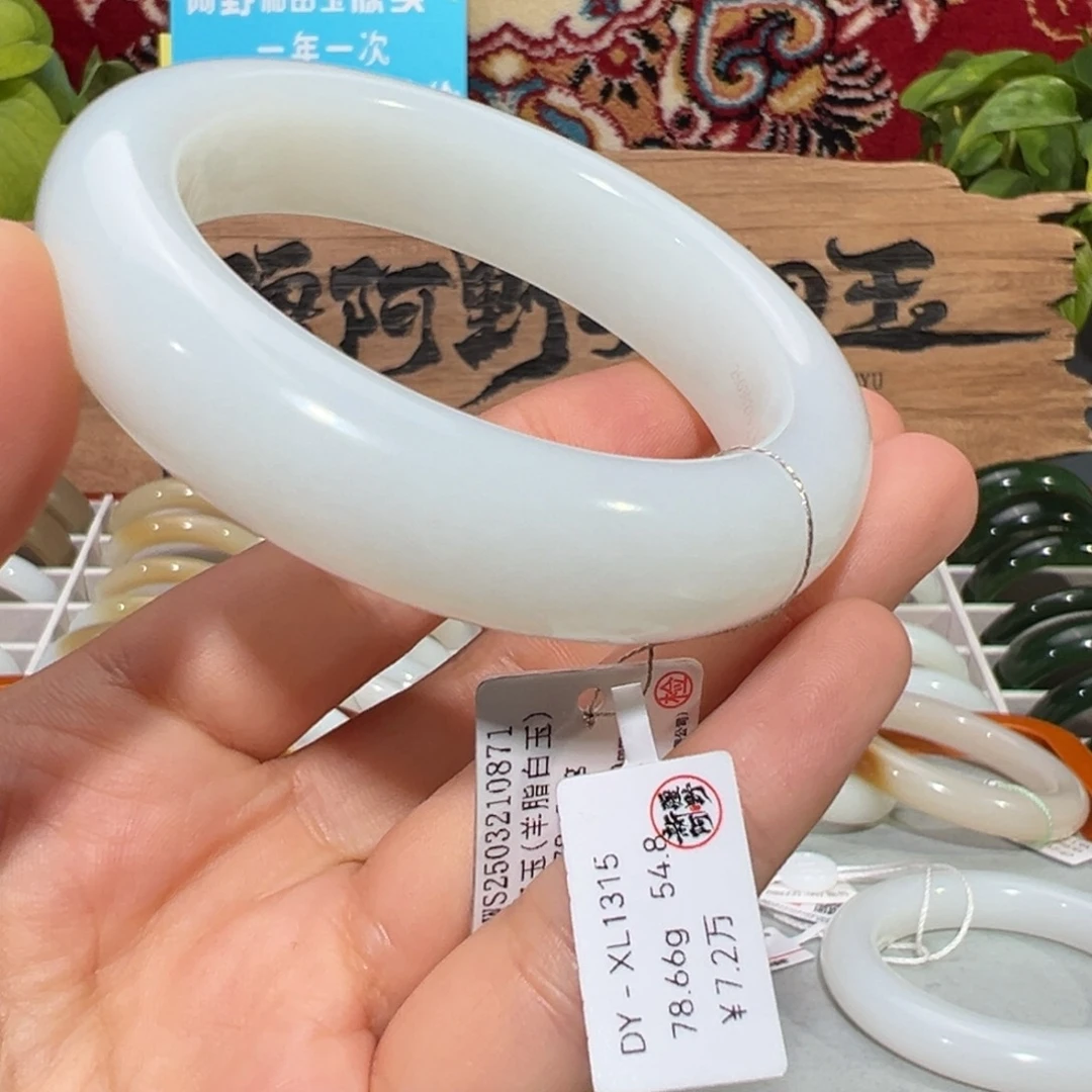 未镶嵌手镯和田玉优雅羊脂白玉手镯熟油糯老料正圈