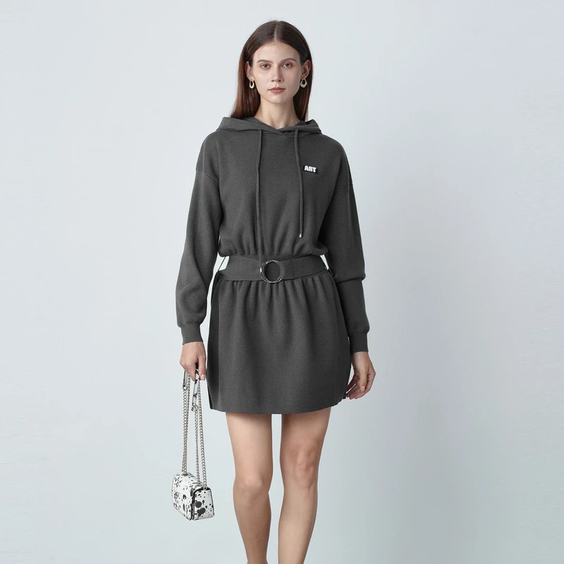 S·DEER圣迪奥女装长袖时尚抽绳连帽撞色字母收腰针织衫S221Z3516