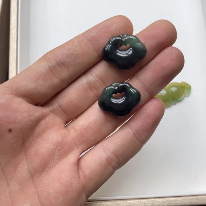石英质玉未镶嵌颈饰?**洁