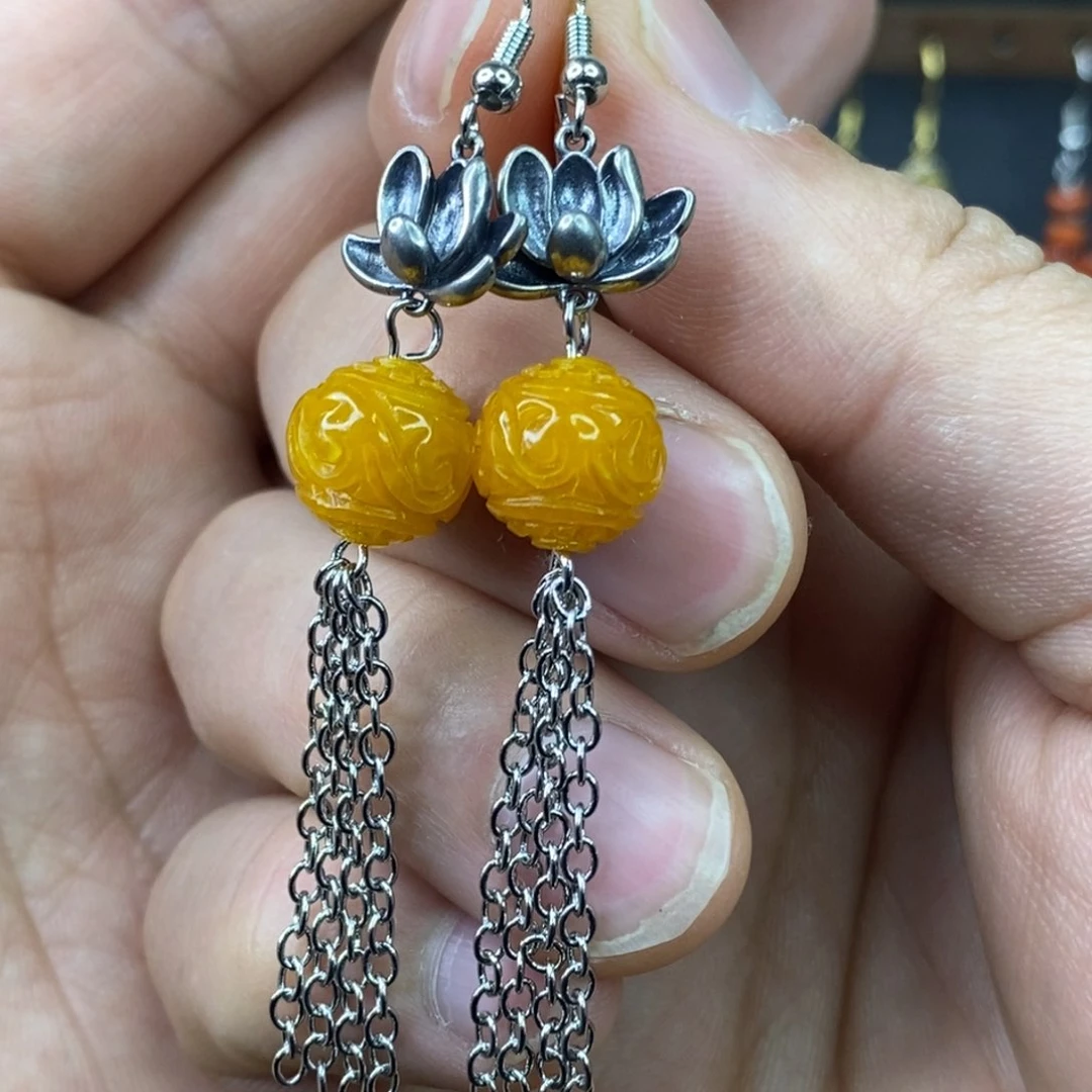 颈饰未镶嵌翡翠耳饰