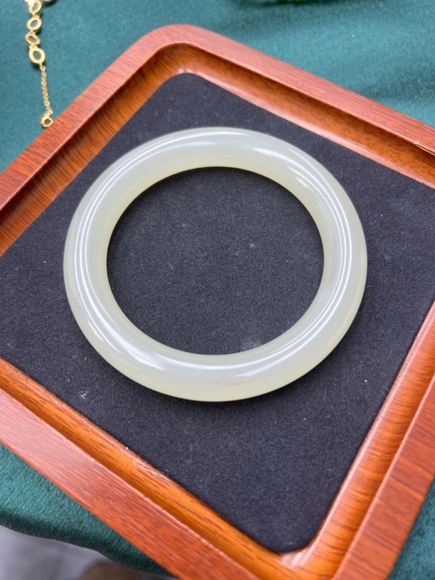 【珠宝集结号】586蜂蜜水胖圆天然和田玉手镯-天然珠宝发货多样性