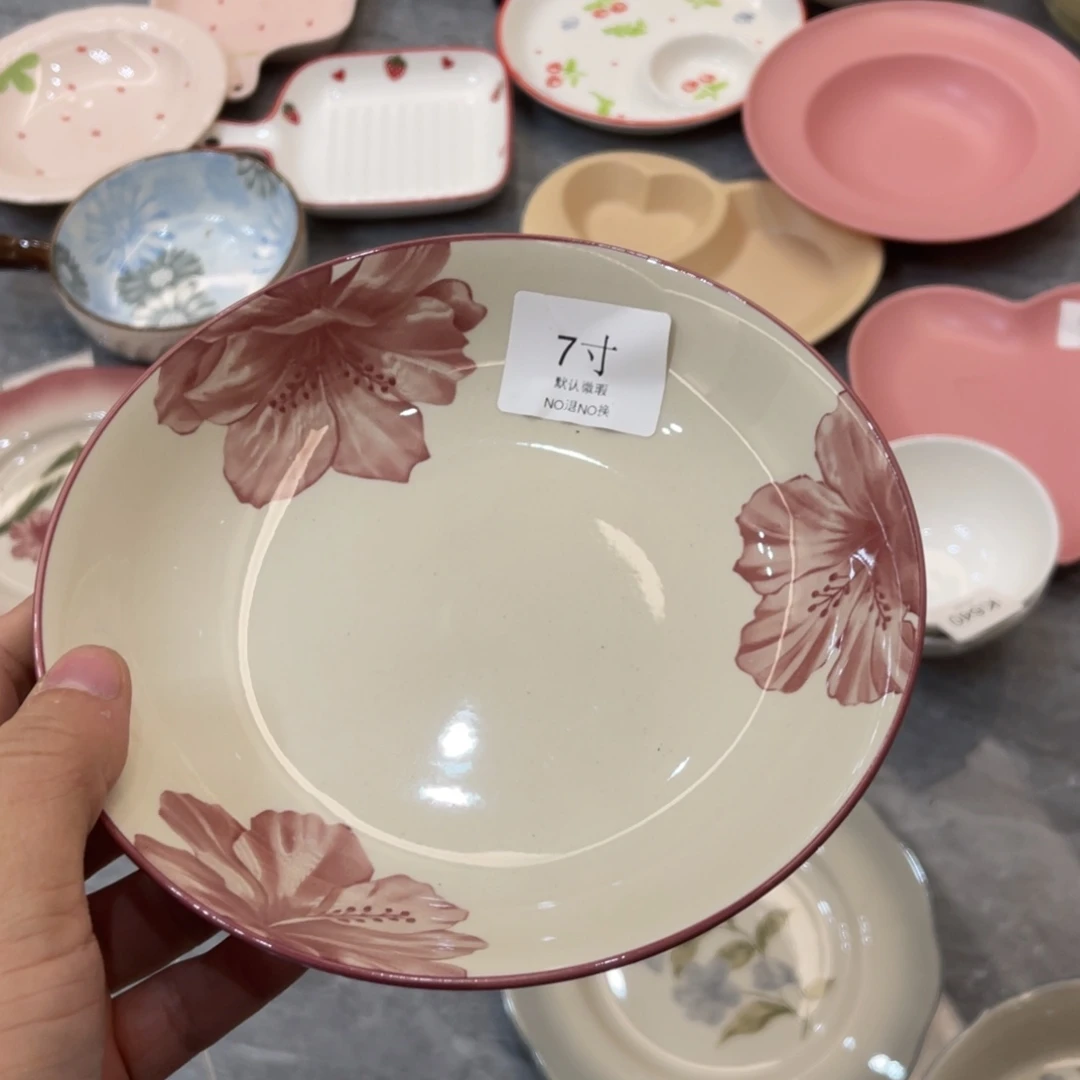 陶瓷微瑕餐具介意勿拍，满18飞！
