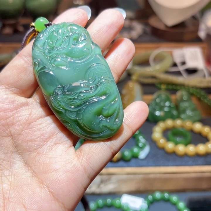 和田玉未镶嵌颈饰