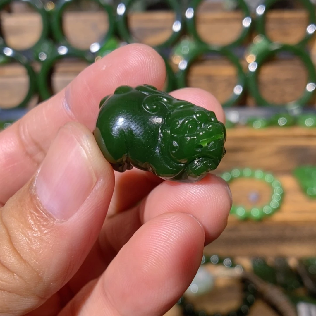 【闪购商品】吊坠(不含链)未镶嵌和田玉俄七红皮菠菜绿貔貅