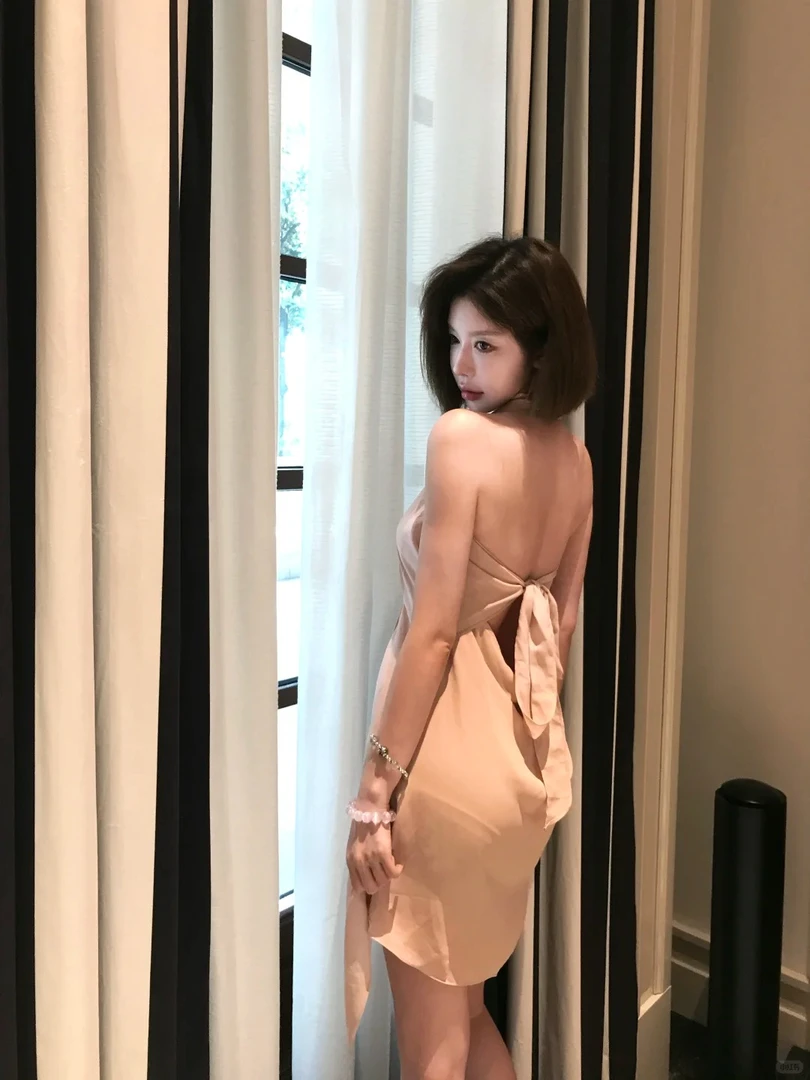 性感绝美度假风露背拉链挂脖连衣裙女夏季不规则宽松飘带显瘦短裙