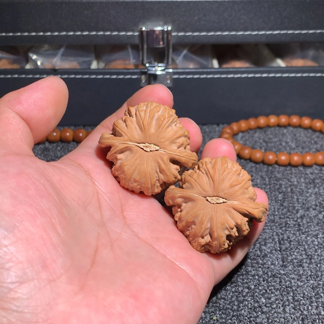 文玩核桃吊坠贾****儿43球白qb05