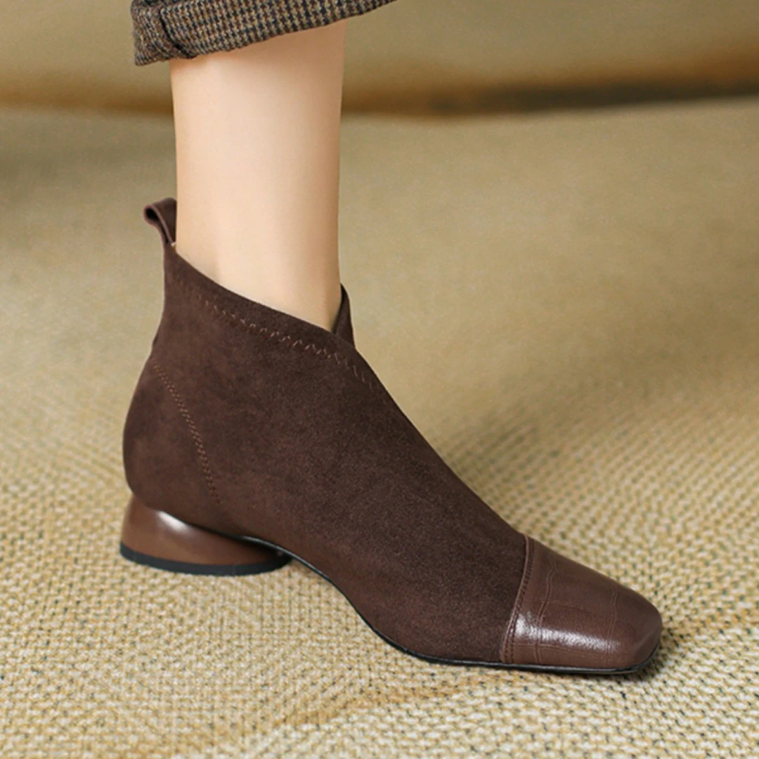 2025秋冬新款真皮方头粗跟短靴软底软面百搭气质切尔西时装靴女