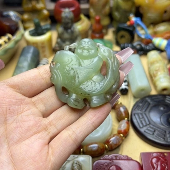 蛇纹石玉未镶嵌颈饰