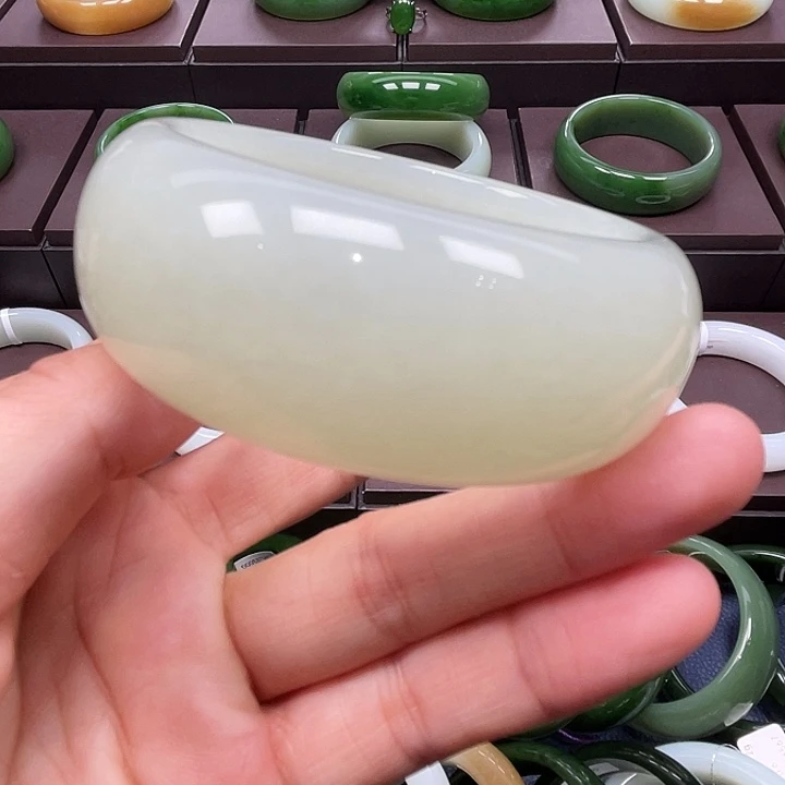 和田玉未镶嵌手镯