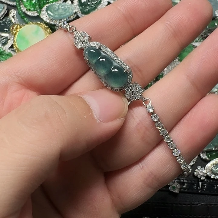 翡翠未镶嵌颈饰天然A货翡翠放漏