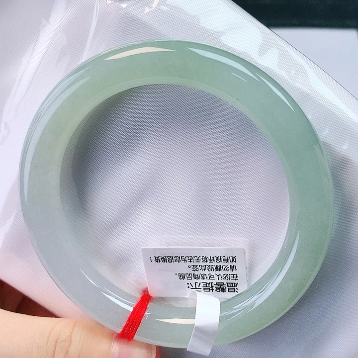翡翠手镯未镶嵌55圈