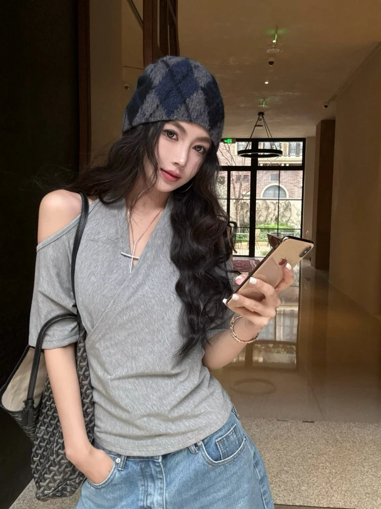 辣妹挂脖短袖T恤女春设计感露肩修身上衣露肩修身韩版显瘦小众