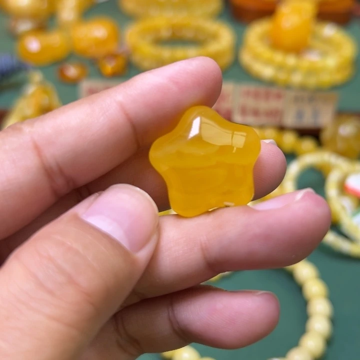 蜜蜡未镶嵌珠宝奇石