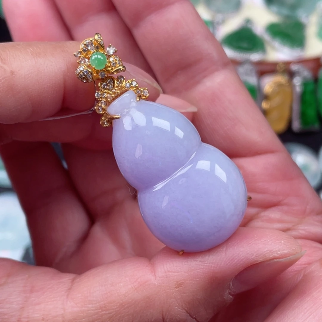 颈饰18K金镶嵌翡翠葫芦