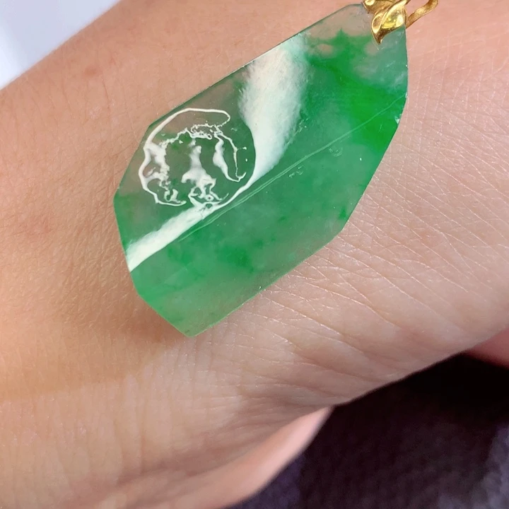 翡翠18K金镶嵌颈饰翡翠