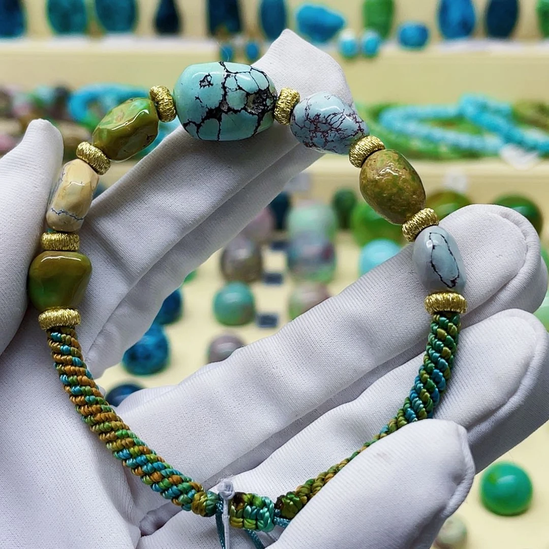 绿松石颈饰未镶嵌