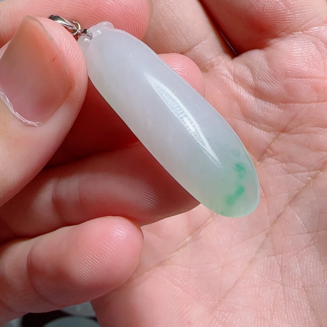 翡翠未镶嵌颈饰福瓜