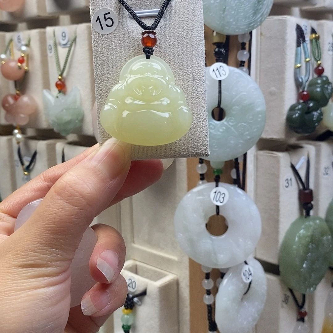 颈饰未镶嵌石英质玉