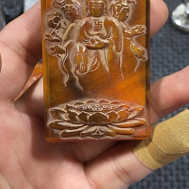 吊坠滴血莲花菩提