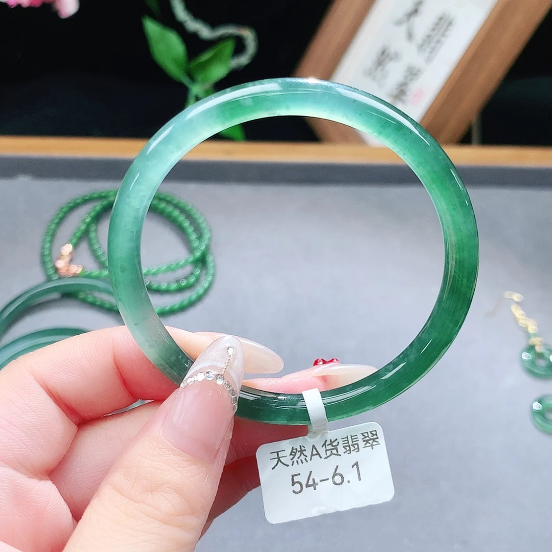 翡翠手镯（圆镯）未镶嵌