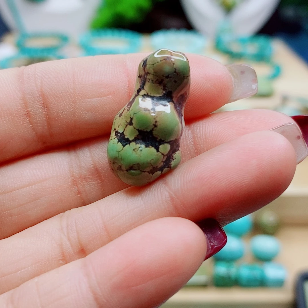 绿松石未镶嵌颈饰