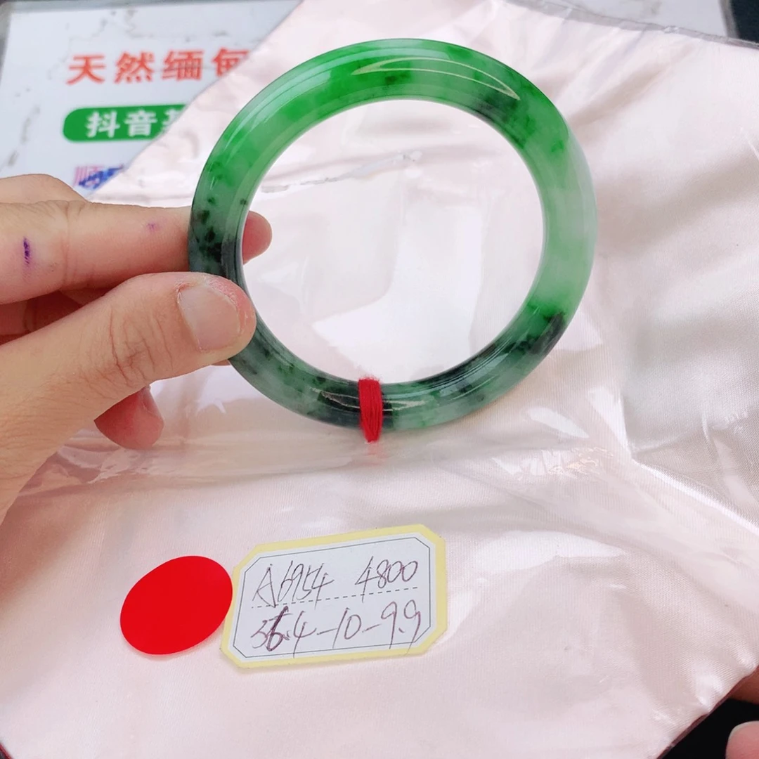翡翠手镯未镶嵌翡翠