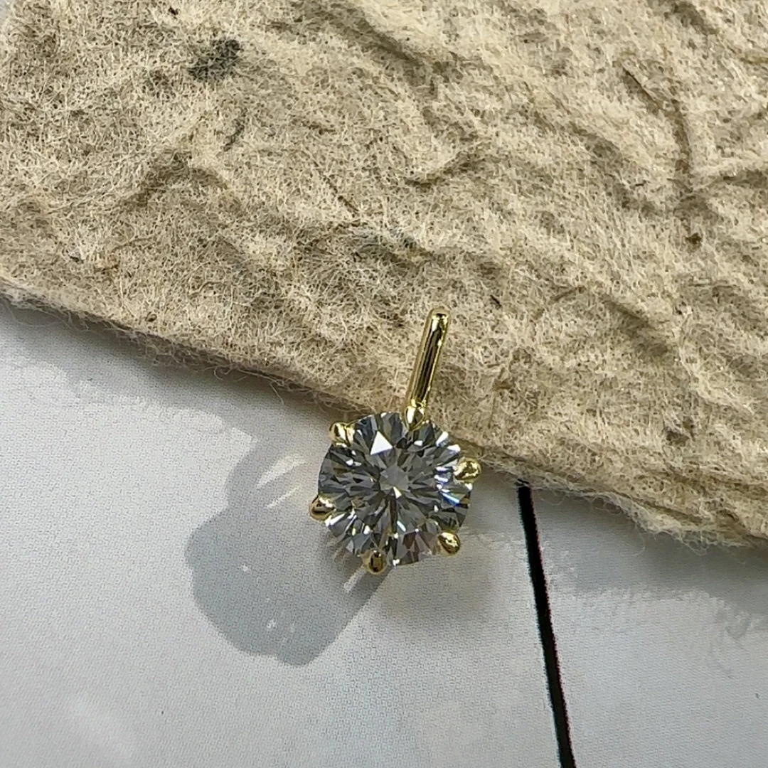 实验室培育钻石9-18K金六爪吊坠-1克拉