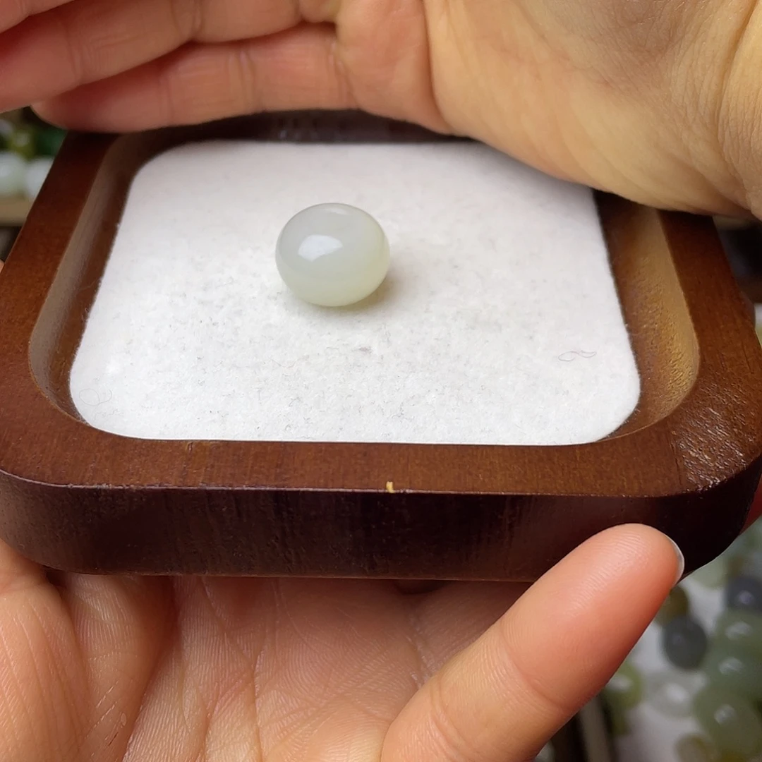 颜***一和田玉（糖玉）未镶嵌颈饰