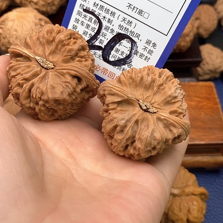 桃核吊坠南疆石狮子头44