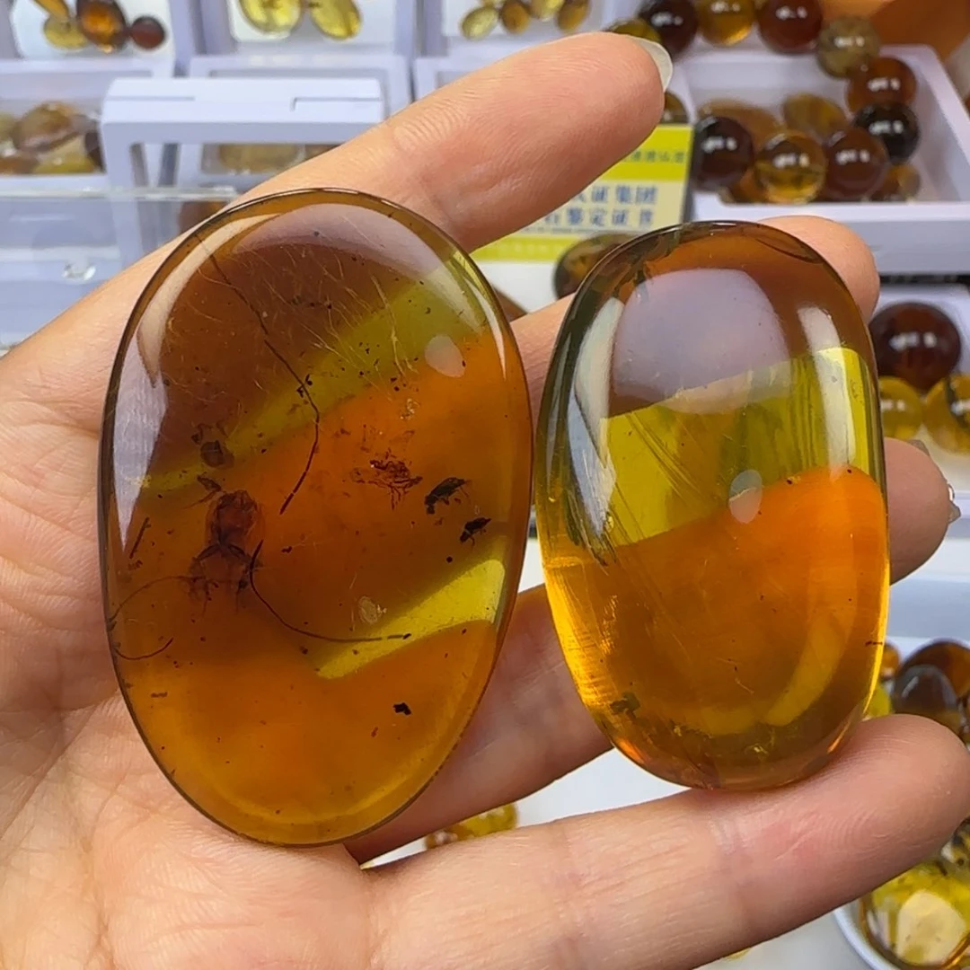 琥珀裸石未镶嵌苍**葭苍