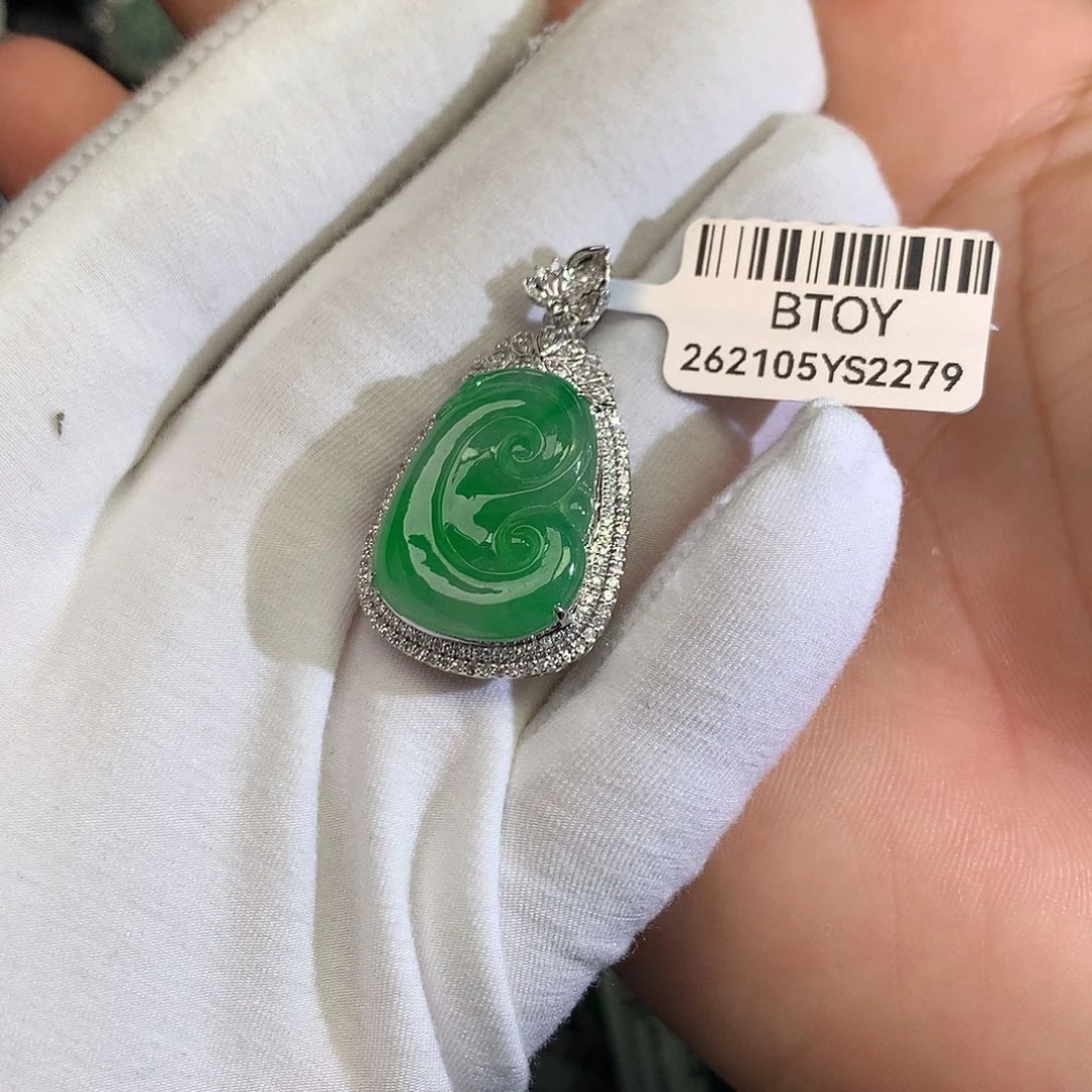 翡翠18K金镶嵌颈饰?****e一