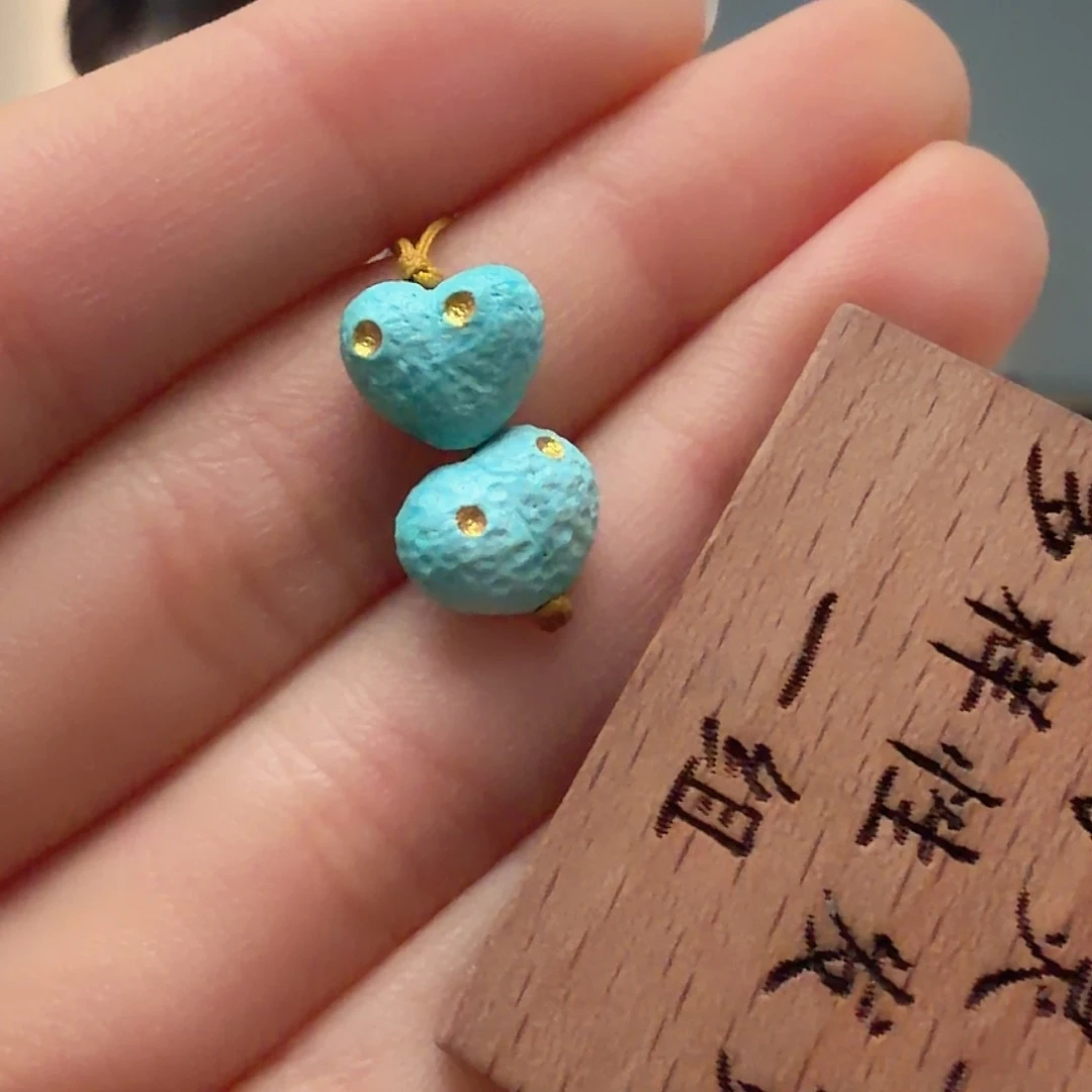 绿松石未镶嵌颈饰