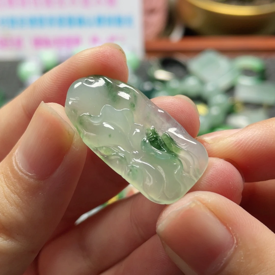 未镶嵌挂件翡翠  翡翠