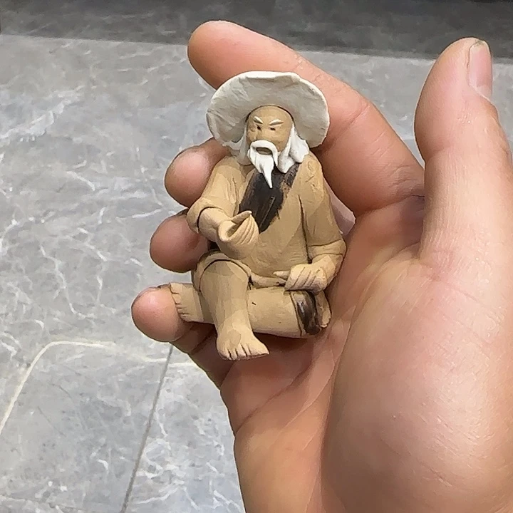 石湾公仔衬托盆景漂亮