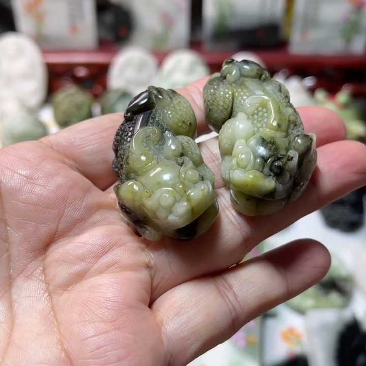 独山玉未镶嵌颈饰