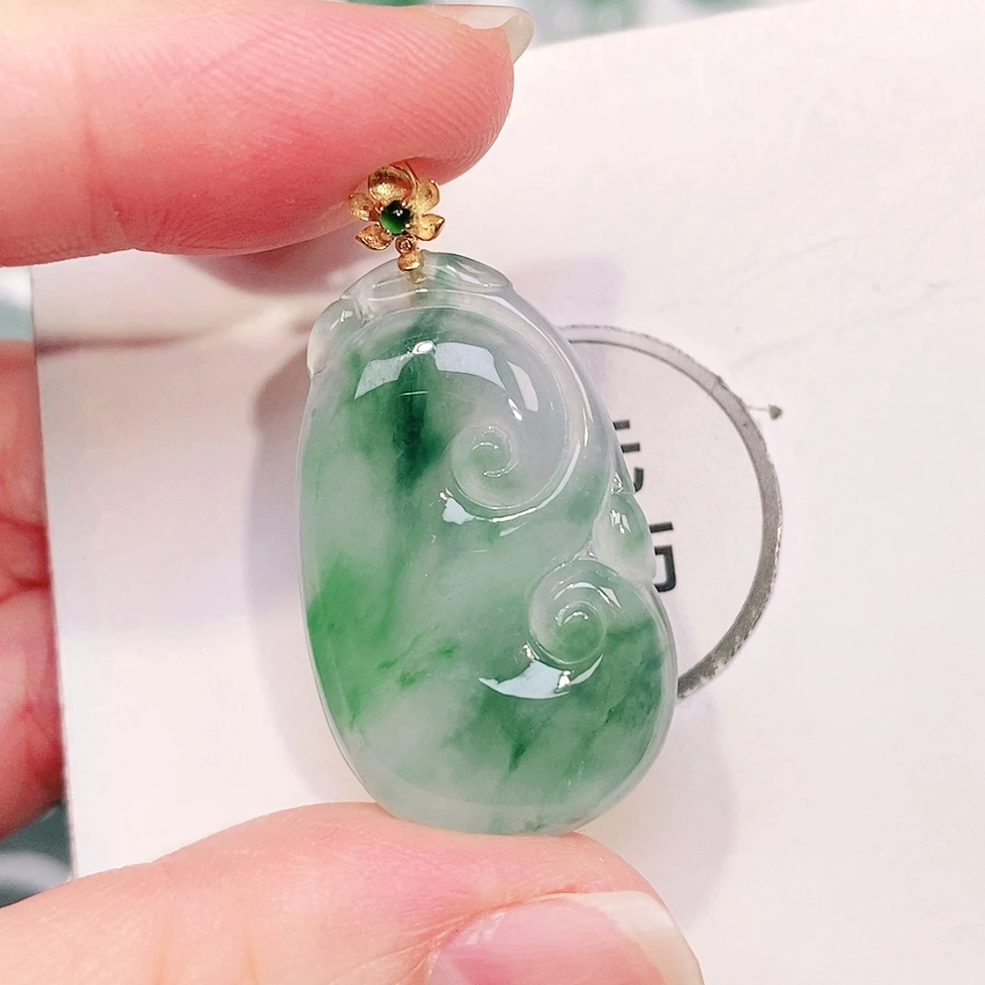 翡翠18K金镶嵌颈饰