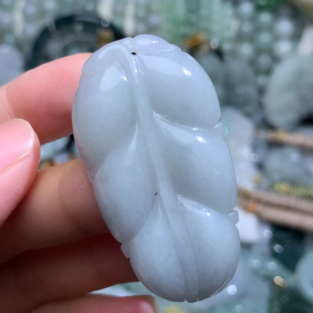 翡翠未镶嵌颈饰907。
