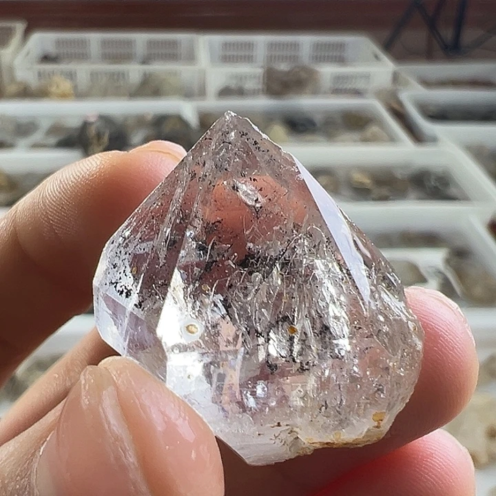 仿水晶只买单纯的吊坠，没带链子，属的性质。Y49