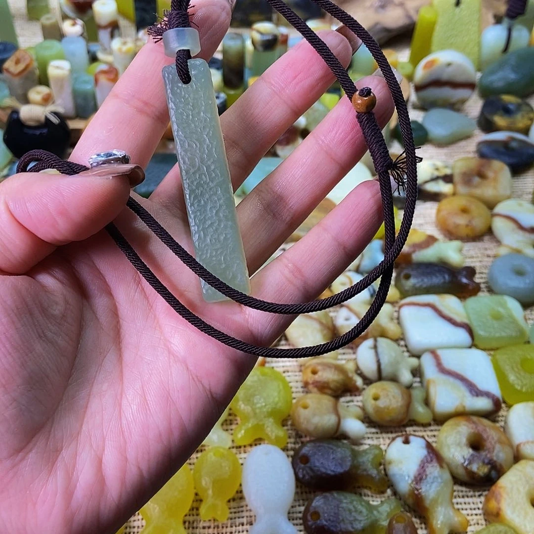 未镶嵌蛇纹石玉挂件