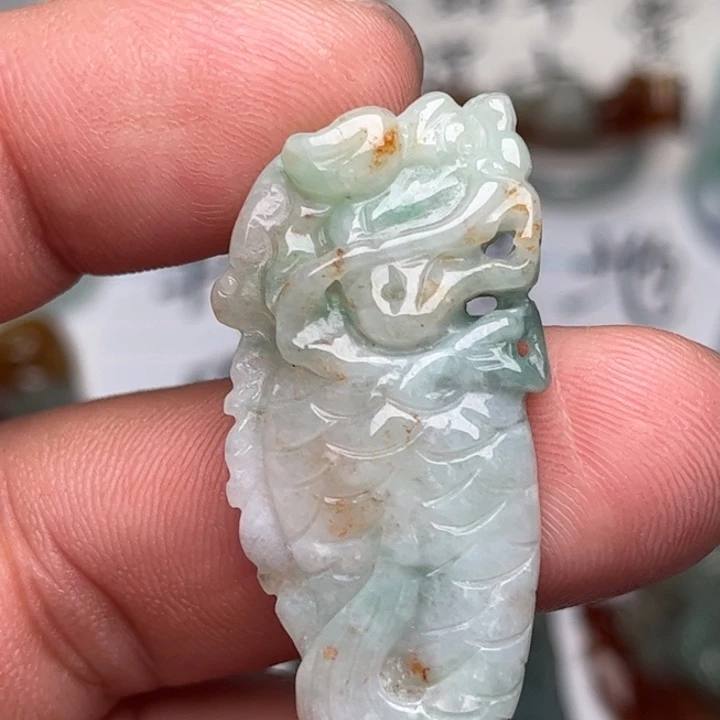 翡翠未镶嵌颈饰龙头鱼