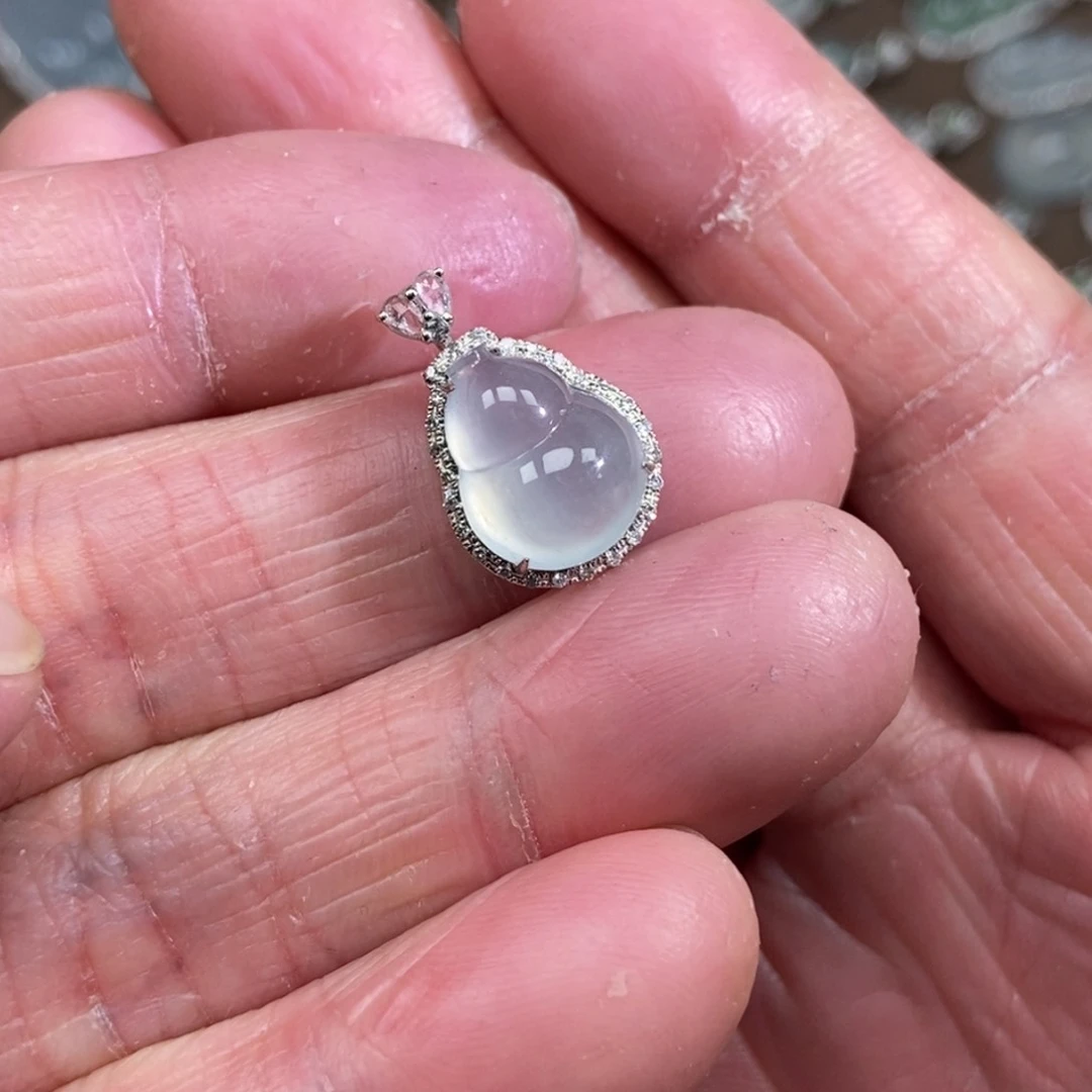 翡翠吊坠(不含链)18K金镶嵌葫芦