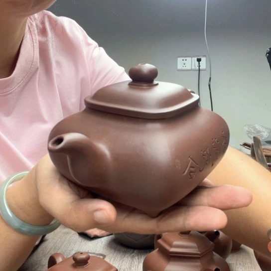 茶壶紫砂Z**?泥料底槽清