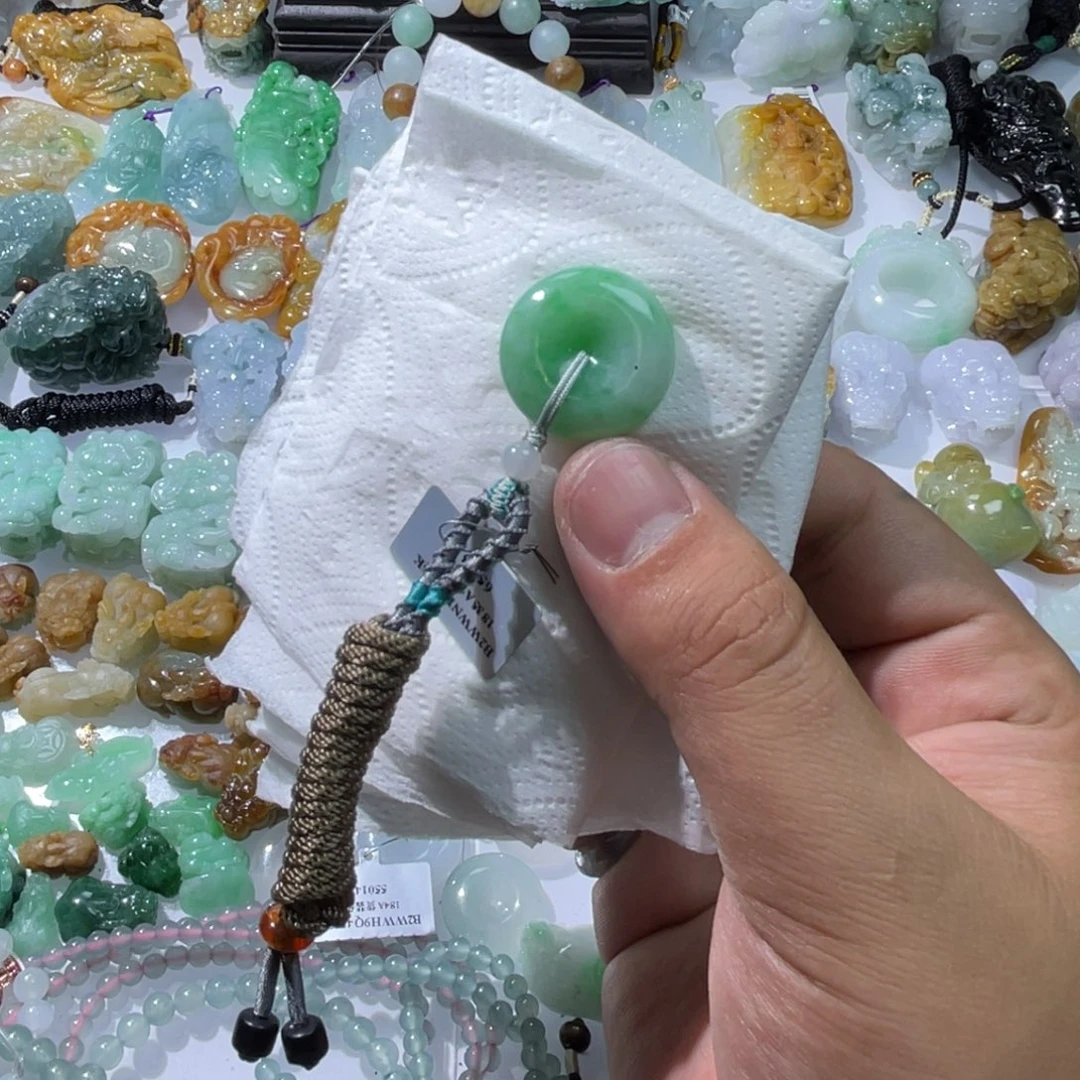 翡翠颈饰未镶嵌天然