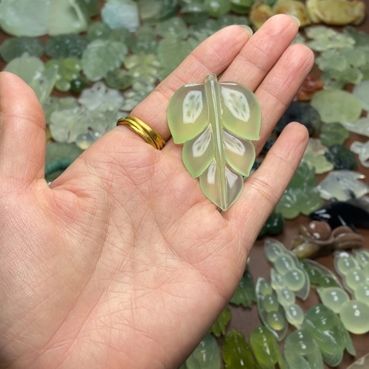 蛇纹石玉合金颈饰
