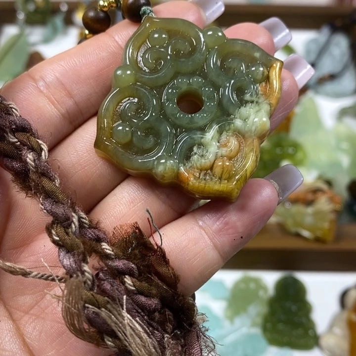 蛇纹石玉未镶嵌吊坠