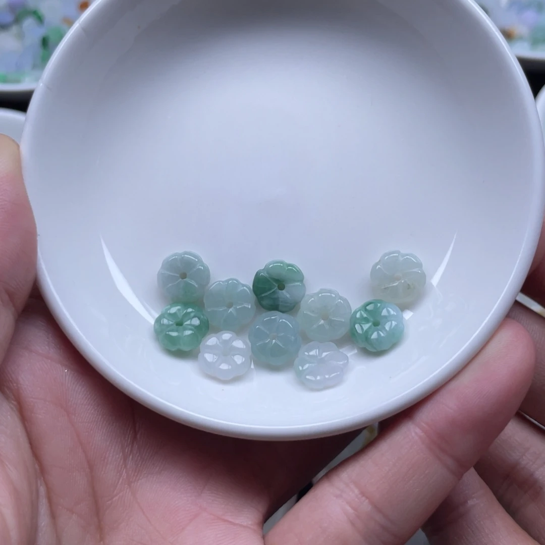 翡翠散珠翡翠花花卡3。 10颗