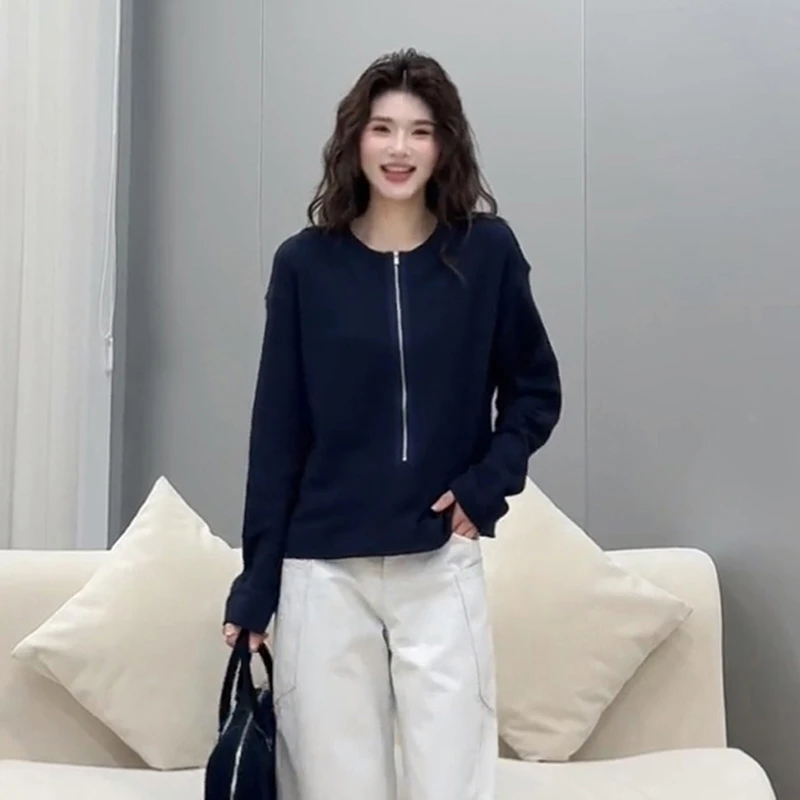 M692纯色慵懒感休闲简约开领宽松显瘦打底衫