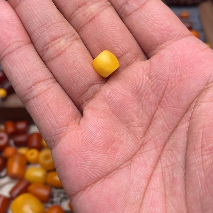 ****生琥珀未镶嵌裸石蜜蜡墩子