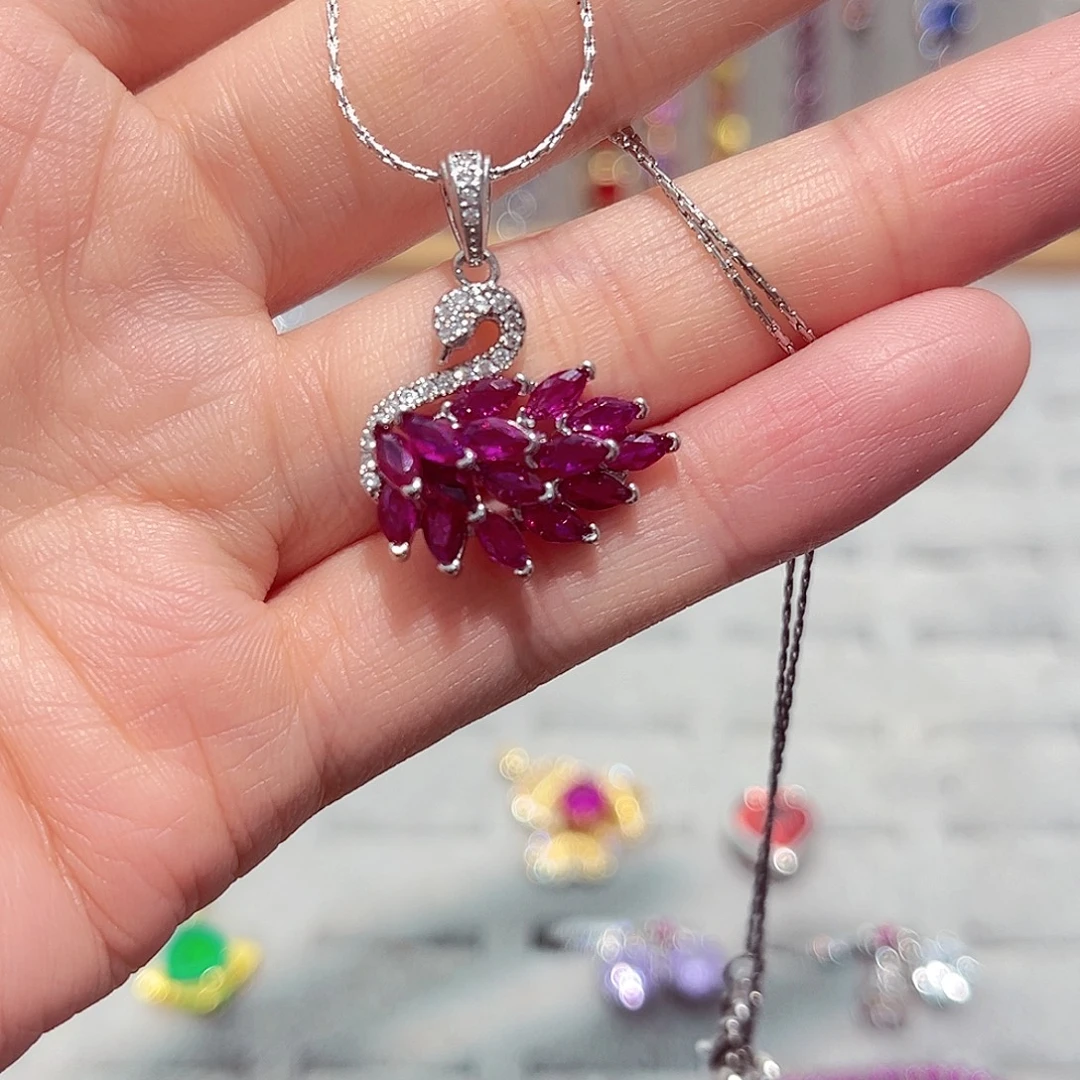 小天鹅红宝吊坠带链