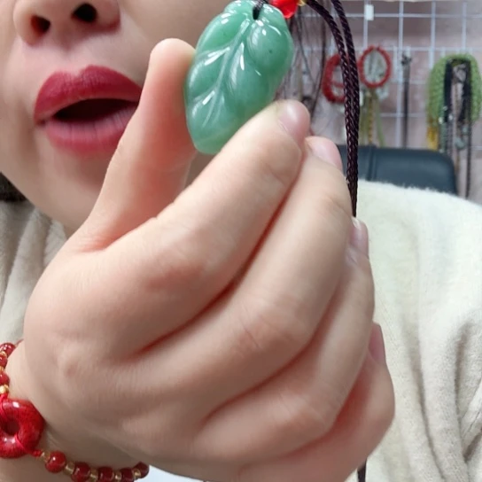 东陵石未镶嵌颈饰瑕疵